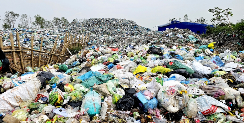 Huyện Ti&ecirc;n L&atilde;ng (Hải Ph&ograve;ng): Doanh nghiệp thu tiền rồi để tồn &ldquo;n&uacute;i&rdquo; r&aacute;c- Ảnh 1.