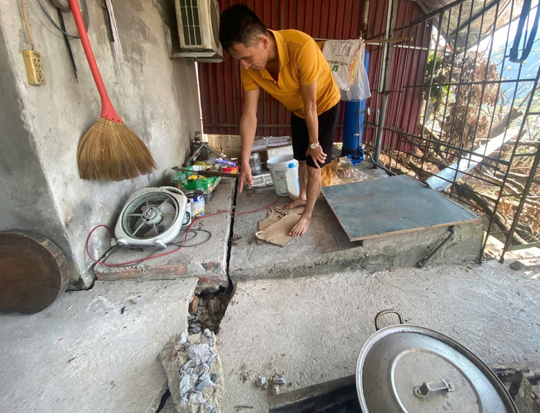 Quảng Ninh: Khu dân cư xuất hiện điểm sạt trượt lớn, hàng trăm hộ dân bất an- Ảnh 3. Quảng Ninh: Khu dân cư xuất hiện điểm sạt trượt lớn, hàng trăm hộ dân bất an- Ảnh 3.