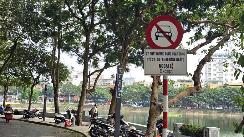 Dấu t&iacute;ch Giảng V&otilde; trường tại phố đi bộ thứ 7 ở H&agrave; Nội- Ảnh 10.