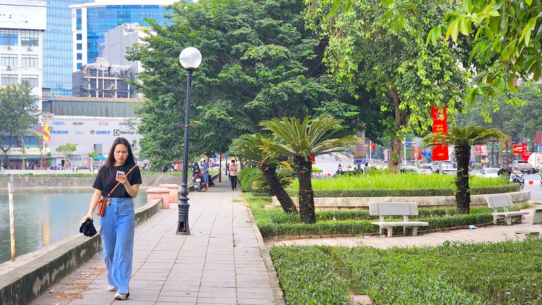 Dấu t&iacute;ch Giảng V&otilde; trường tại phố đi bộ thứ 7 ở H&agrave; Nội- Ảnh 11.