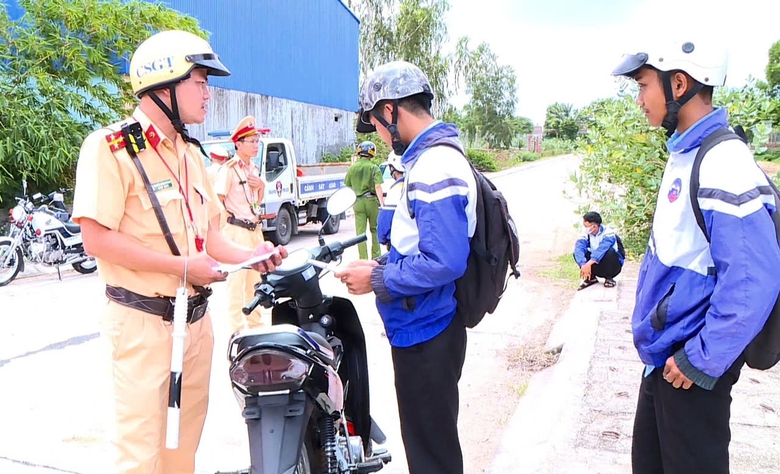 Gia Lai: Nhiều giải ph&aacute;p đảm bảo ATGT đầu năm học mới- Ảnh 1.