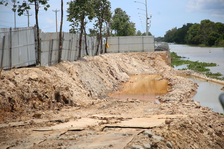 Bờ k&egrave; 80 tỷ ở Ki&ecirc;n Giang sạt lở sau 5 th&aacute;ng nghiệm thu: Kiểm tra to&agrave;n bộ dự &aacute;n- Ảnh 3.