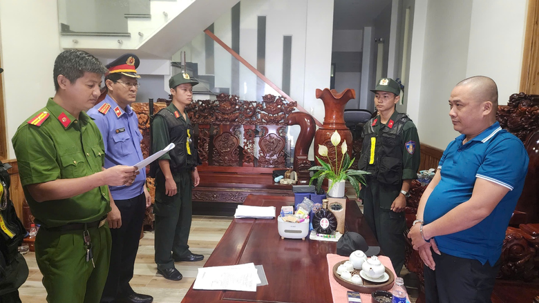 Lập vi bằng để lừa bán đất công, chiếm đoạt hơn 23 tỷ đồng- Ảnh 1. Lập vi bằng để lừa bán đất công, chiếm đoạt hơn 23 tỷ đồng- Ảnh 1.