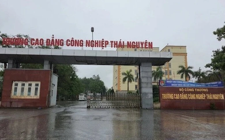 Gửi mẫu gi&aacute;m định để l&agrave;m r&otilde; vụ h&agrave;ng loạt học sinh Th&aacute;i Nguy&ecirc;n nhập viện, 1 người tử vong- Ảnh 1.