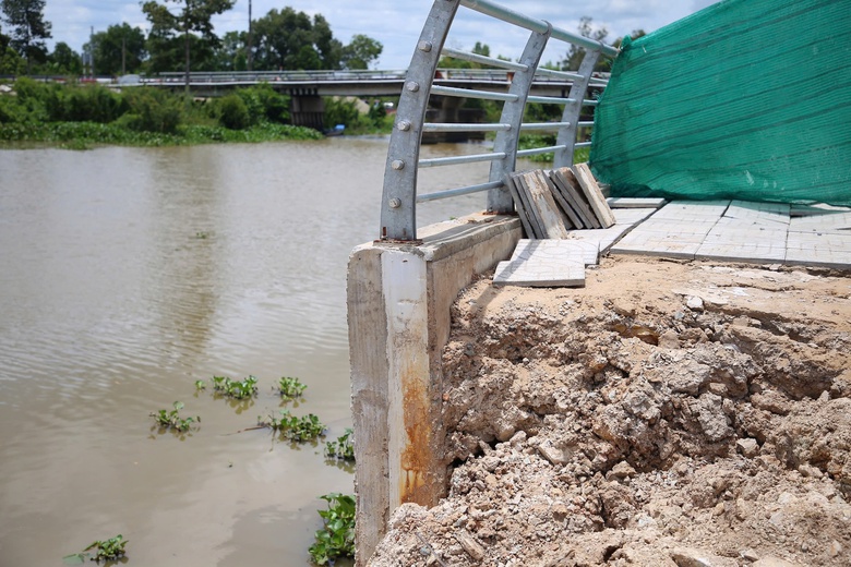 Bờ k&egrave; 80 tỷ ở Ki&ecirc;n Giang sạt lở sau 5 th&aacute;ng nghiệm thu: Kiểm tra to&agrave;n bộ dự &aacute;n- Ảnh 4.