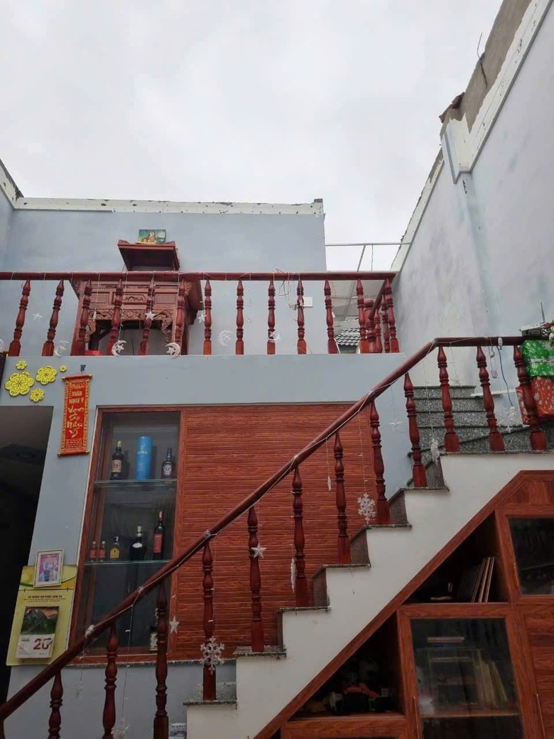 Mưa k&egrave;m gi&oacute; lốc l&agrave;m nh&agrave; tốc m&aacute;i, đổ trụ điện ở Đồng Nai- Ảnh 8.