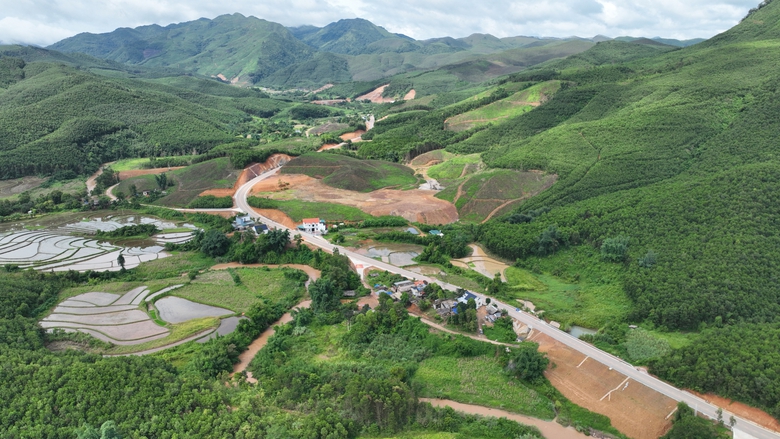 Sức lan tỏa của những c&ocirc;ng tr&igrave;nh giao th&ocirc;ng trọng điểm nơi đất Mỏ- Ảnh 2.