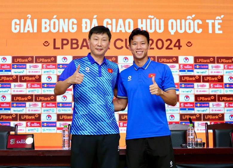 HLV Kim Sang-sik lo lắng về điều n&agrave;y trước trận tuyển Việt Nam gặp Nga - Ảnh 1.