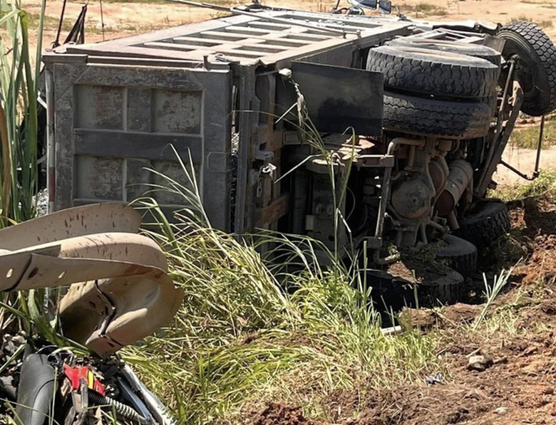 Hai bố con tử vong sau va chạm với xe tải ở Ph&uacute; Thọ- Ảnh 1.