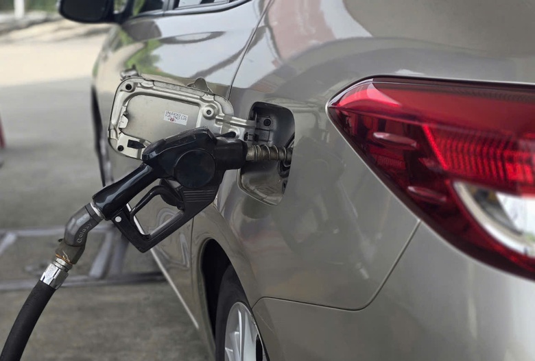 Xăng, dầu tăng gi&aacute; mạnh, RON 95 l&ecirc;n 21.061 đồng/l&iacute;t từ 15h chiều nay- Ảnh 1.