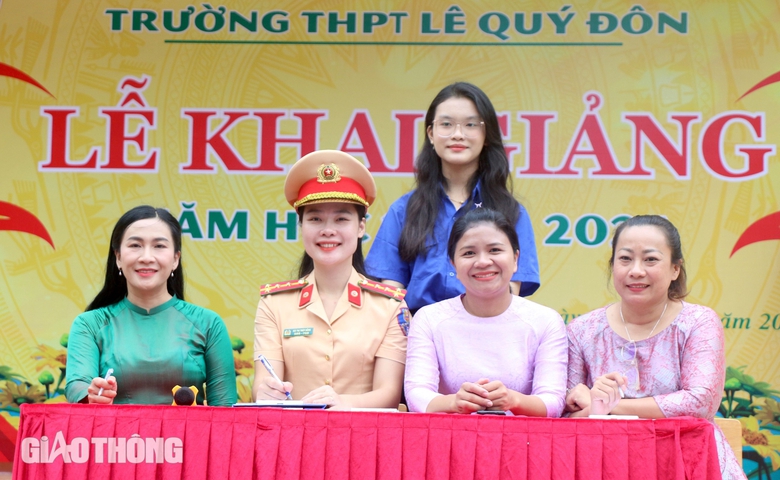 Đắk Lắk: Tuyên truyền pháp luật ATGT cho học sinh tại lễ khai giảng- Ảnh 1. Đắk Lắk: Tuyên truyền pháp luật ATGT cho học sinh tại lễ khai giảng- Ảnh 1.