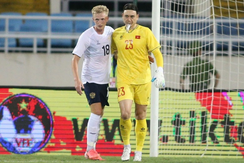 Kh&ocirc;ng cải thiện điều n&agrave;y, thủ m&ocirc;n số 1 thời thầy Park dễ mất vị tr&iacute; ở tuyển Việt Nam- Ảnh 1.