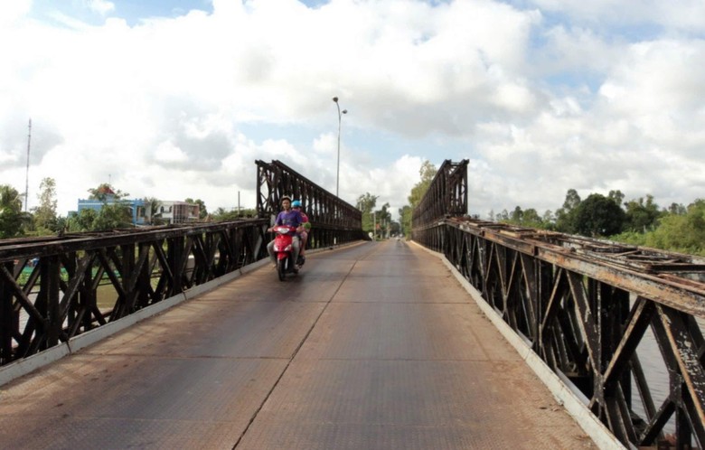 Long An: Th&aacute;o dỡ cầu sắt K&ecirc;nh 28 để x&acirc;y cầu mới- Ảnh 1.