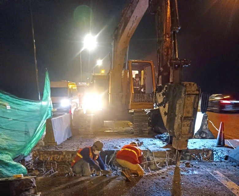 Xuy&ecirc;n đ&ecirc;m sửa chữa khe co gi&atilde;n cầu Long Th&agrave;nh- Ảnh 1.