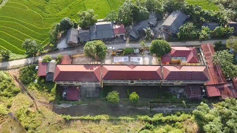 Học sinh v&ugrave;ng lũ T&acirc;y Bắc n&ocirc; nức ch&agrave;o đ&oacute;n năm học mới- Ảnh 6.