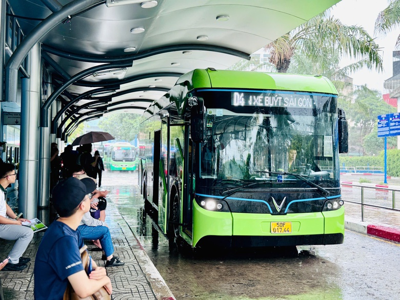 TP.HCM phát triển bãi giữ xe tại cửa ngõ, ga trung chuyển để tăng khách xe buýt- Ảnh 3. TP.HCM phát triển bãi giữ xe tại cửa ngõ, ga trung chuyển để tăng khách xe buýt- Ảnh 3.