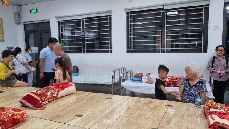 Cận cảnh nơi ở tạm của 160 người H&agrave; Nội phải di dời để tr&aacute;nh si&ecirc;u b&atilde;o- Ảnh 3.