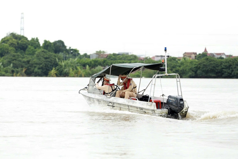 CSGT H&agrave; Nội sẽ tạm cấm xe đi qua nơi ngập s&acirc;u, c&acirc;y xanh đổ do b&atilde;o Yagi- Ảnh 2.