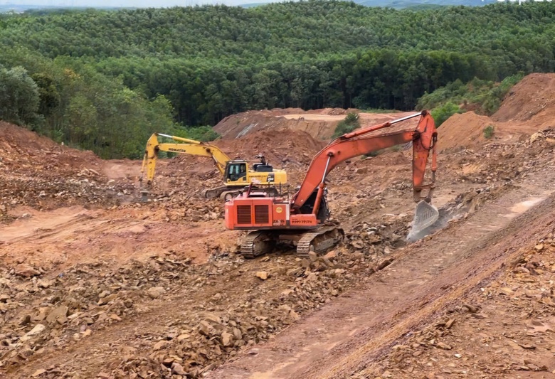 Nhiều c&ocirc;ng trường thu hẹp phạm vi thi c&ocirc;ng do ảnh hưởng b&atilde;o số 3- Ảnh 6.