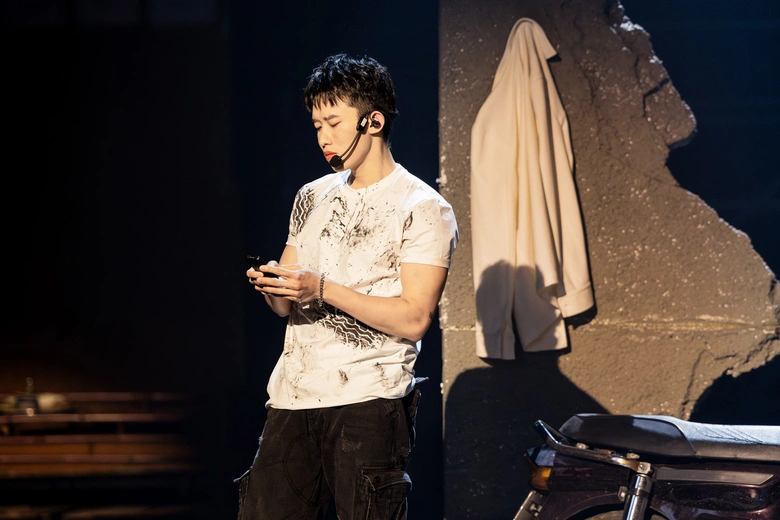 Bằng Kiều "lấy nước mắt" với ca khúc hơn 100 năm tại Anh trai vượt ngàn chông gai 2024- Ảnh 1. Bằng Kiều "lấy nước mắt" với ca khúc hơn 100 năm tại Anh trai vượt ngàn chông gai 2024- Ảnh 1.