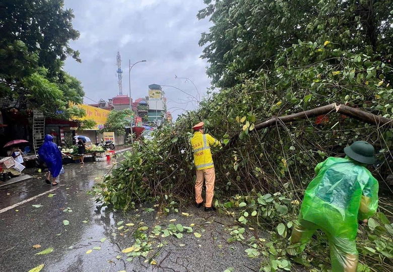 Trắng đ&ecirc;m hỗ trợ h&agrave;ng trăm hộ d&acirc;n "chạy" lũ tại Bắc Giang- Ảnh 17.
