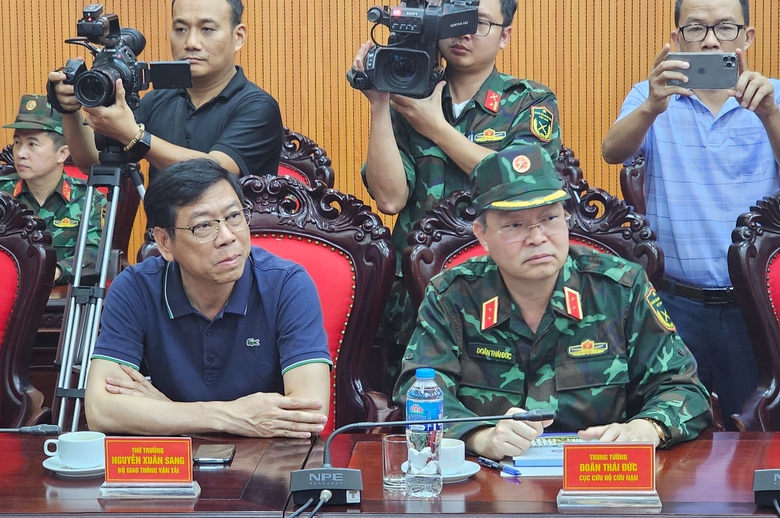 Duy tr&igrave; cấm đường, hạn chế tối đa người d&acirc;n ra khỏi nh&agrave; đến sau 20h- Ảnh 2.