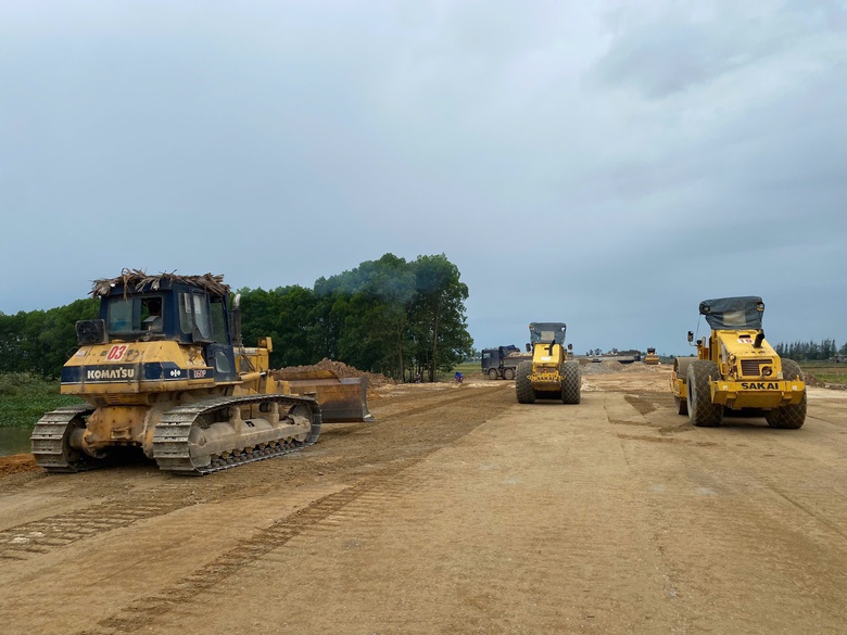 Nhiều c&ocirc;ng trường thu hẹp phạm vi thi c&ocirc;ng do ảnh hưởng b&atilde;o số 3- Ảnh 5.