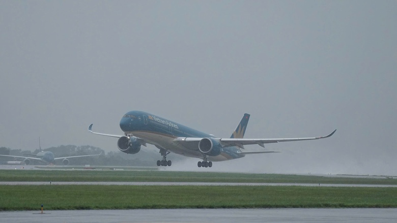 120 chuyến bay bị hủy, nhiều s&acirc;n bay thiệt hại do b&atilde;o số 3- Ảnh 1.