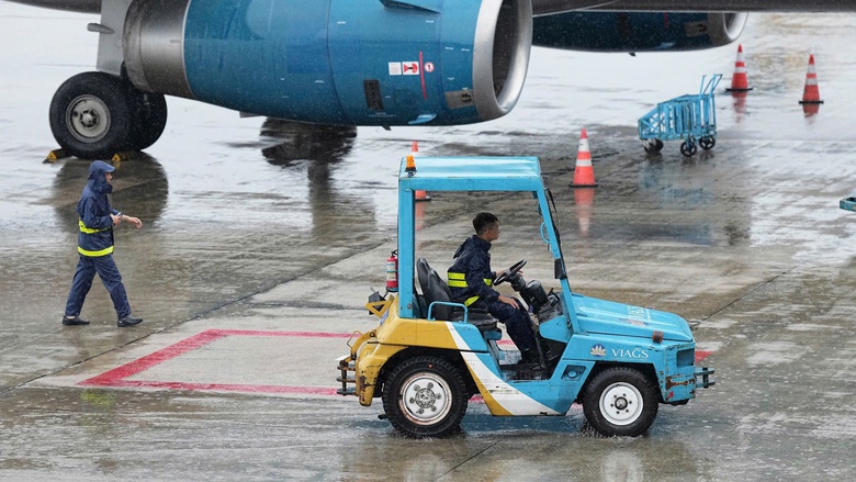 S&acirc;n bay Nội B&agrave;i trước giờ tạm đ&oacute;ng cửa v&igrave; b&atilde;o số 3- Ảnh 12.