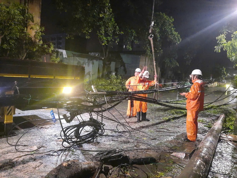 Xuy&ecirc;n đ&ecirc;m khắc phục sự cố điện- Ảnh 2.