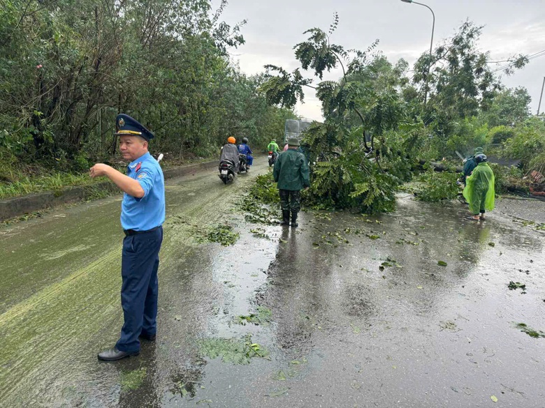 H&agrave; Nội tất bật khắc phục hạ tầng đảm bảo giao th&ocirc;ng sau b&atilde;o số 3- Ảnh 5.