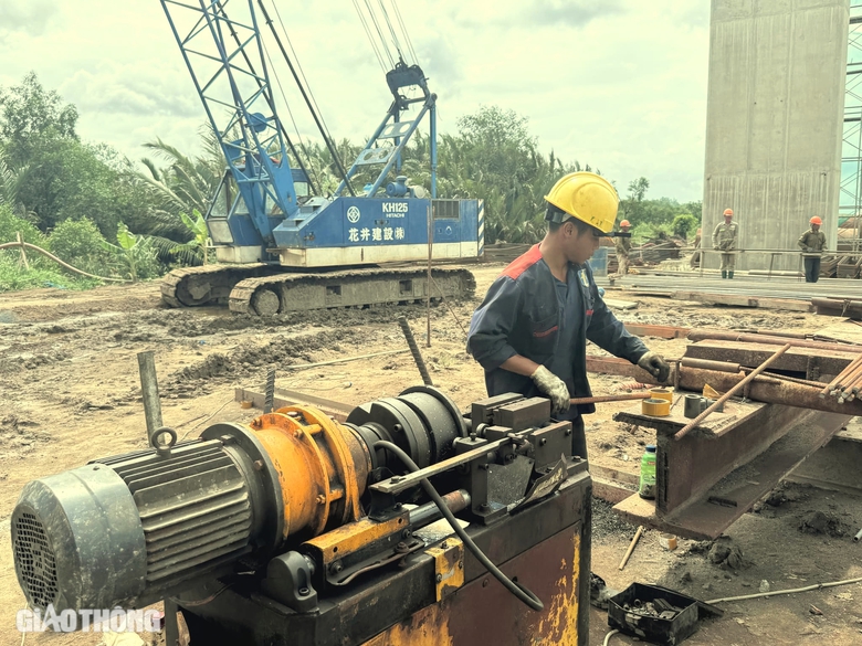 Cầu Nhơn Trạch sẵn sàng hợp long hai nhịp đầu tiên- Ảnh 3. Cầu Nhơn Trạch sẵn sàng hợp long hai nhịp đầu tiên- Ảnh 3.