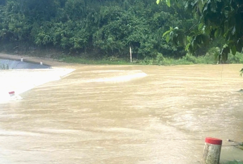 Cảnh b&aacute;o những tuyến đường ở Thanh H&oacute;a bị sạt lở, ngập nước sau b&atilde;o- Ảnh 2.