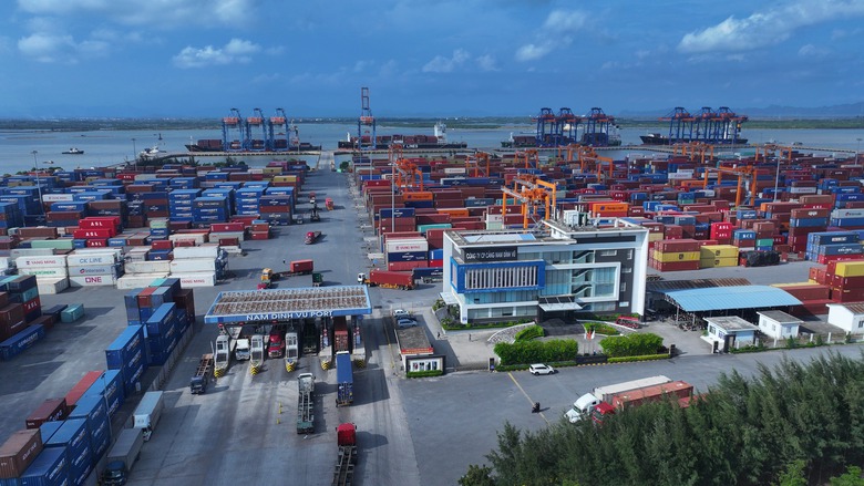B&aacute;c th&ocirc;ng tin sập cẩu ở cảng Nam Đ&igrave;nh Vũ v&igrave; b&atilde;o số 3- Ảnh 1.