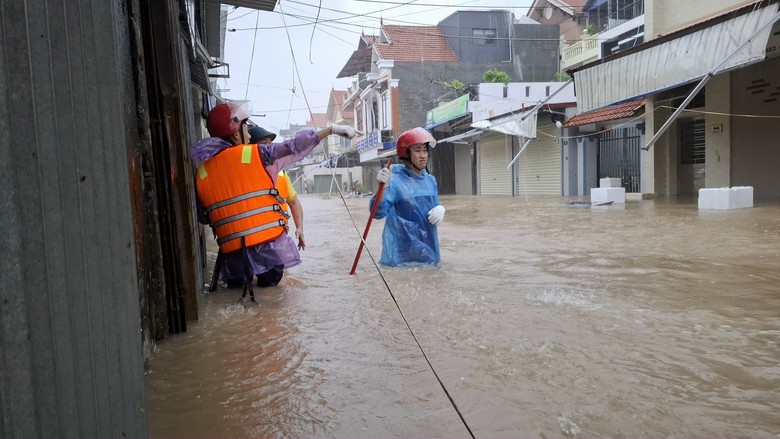 Tan hoang sau b&atilde;o, Hải Ph&ograve;ng tập trung kh&ocirc;i phục xong to&agrave;n bộ giao th&ocirc;ng v&agrave;o ng&agrave;y 9/9- Ảnh 3.