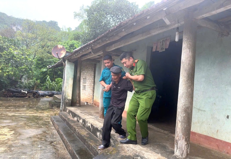 Người đ&agrave;n &ocirc;ng tử vong do lở đất, nhiều nơi tại Lạng Sơn vẫn bị chia cắt sau b&atilde;o- Ảnh 1.