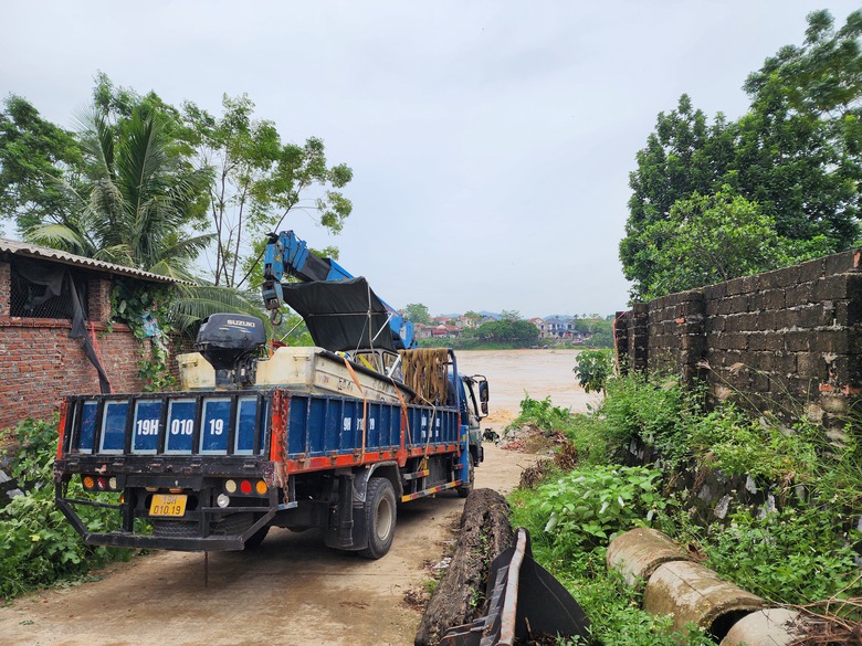 Vụ sập cầu Phong Ch&acirc;u ở Ph&uacute; Thọ: D&ugrave;ng flycam t&igrave;m nạn nh&acirc;n dọc hạ lưu- Ảnh 2.