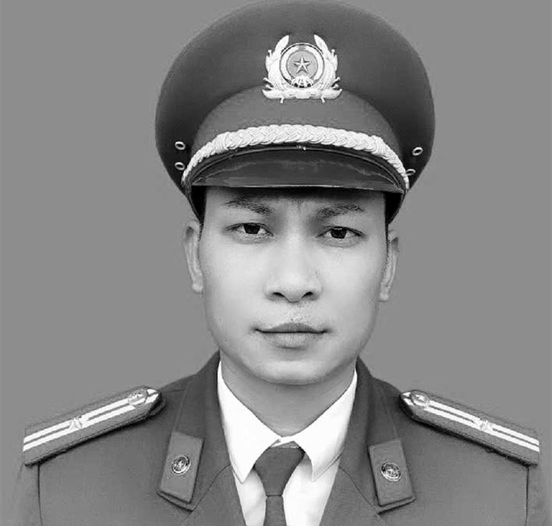 Truy thăng cấp bậc cho thiếu t&aacute; c&ocirc;ng an hy sinh khi l&agrave;m nhiệm vụ trong b&atilde;o Yagi- Ảnh 1.
