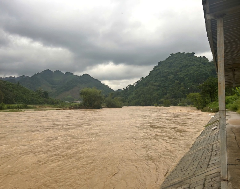 Nhiều công trường giao thông tạm dừng thi công vì ảnh hưởng của mưa lũ- Ảnh 3. Nhiều công trường giao thông tạm dừng thi công vì ảnh hưởng của mưa lũ- Ảnh 3.