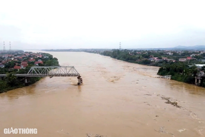 Cấm phương tiện qua 3 cầu Phong Ch&acirc;u, Trung H&agrave; v&agrave; Tứ Mỹ- Ảnh 1.