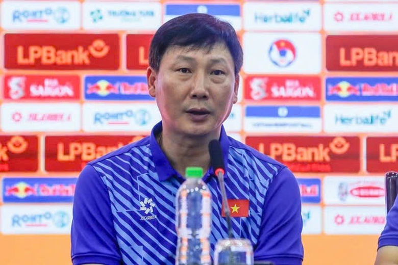 HLV Kim Sang-sik tuy&ecirc;n bố gi&uacute;p thầy Park "trả nợ" Th&aacute;i Lan- Ảnh 1.