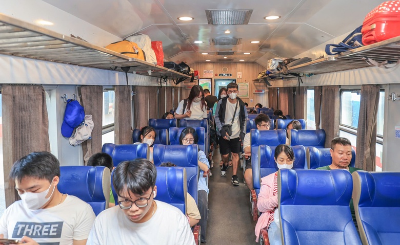 Đường sắt tung khuyến mại hấp dẫn cho kh&aacute;ch mua v&eacute; tập thể- Ảnh 1.