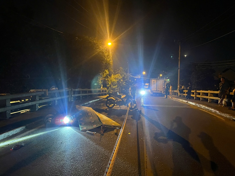 Trượt ng&atilde; xuống đường, người đ&agrave;n &ocirc;ng bị xe tải c&aacute;n tử vong- Ảnh 1.