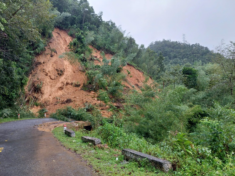 C&ocirc;ng an th&ocirc;ng tin vụ 3 &ocirc; t&ocirc; bị cuốn tr&ocirc;i tại Cao Bằng, 4 người tử vong- Ảnh 3.