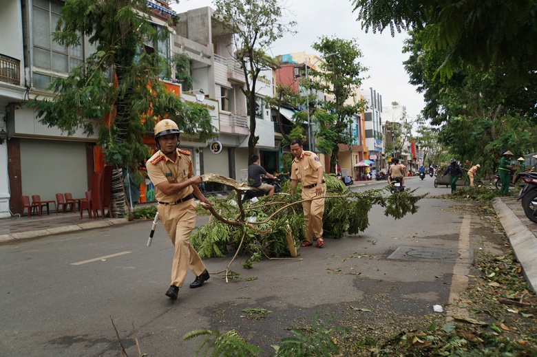 Hải Phòng: Các lực lượng vũ trang tham gia khắc phục hậu quả bão số 3- Ảnh 6. Hải Phòng: Các lực lượng vũ trang tham gia khắc phục hậu quả bão số 3- Ảnh 6.
