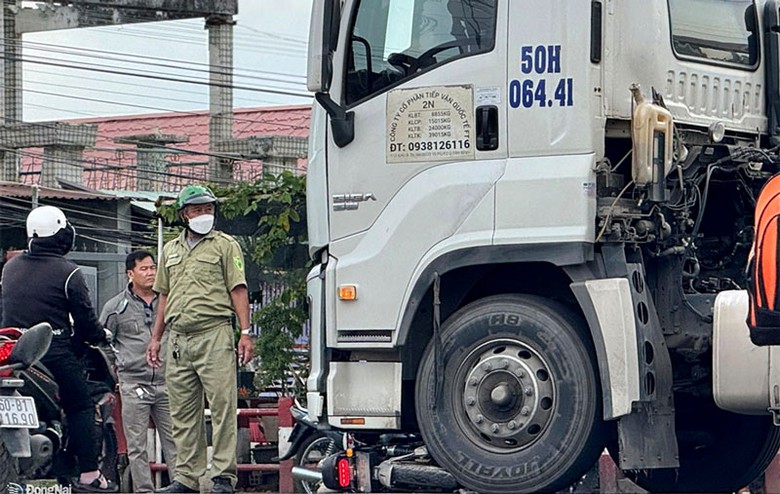 Hiện trường vụ tai nạn khiến thiếu ni&ecirc;n bị thương nặng.