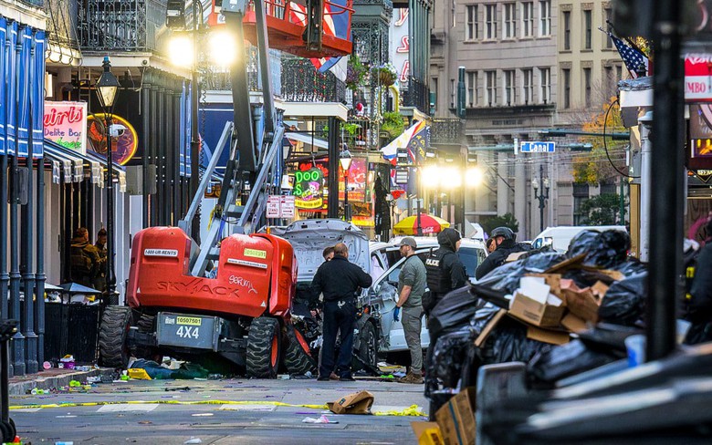 Vụ đ&acirc;m xe xả s&uacute;ng ở Mỹ đ&ecirc;m năm mới: Nghi phạm tử vong sau cuộc đấu s&uacute;ng với cảnh s&aacute;t