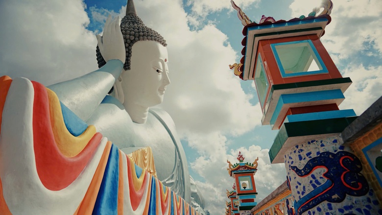 Du khách đổ về chiêm bái tượng Phật nằm trong ngôi chùa Khmer ở Sóc Trăng- Ảnh 6. Du khách đổ về chiêm bái tượng Phật nằm trong ngôi chùa Khmer ở Sóc Trăng- Ảnh 6.