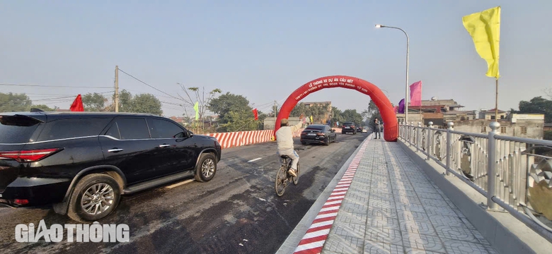 Thông xe cầu gần 120 tỷ ở Bắc Ninh sau hơn 3 năm chậm tiến độ- Ảnh 2. Thông xe cầu gần 120 tỷ ở Bắc Ninh sau hơn 3 năm chậm tiến độ- Ảnh 2.