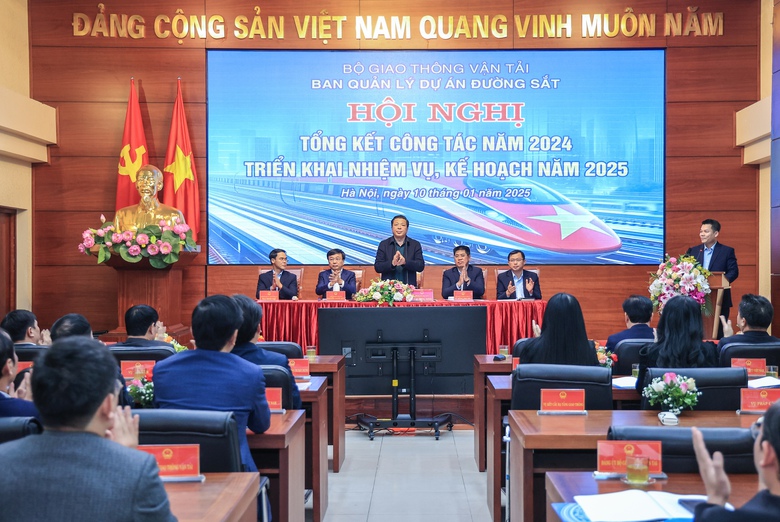 Bộ trưởng GTVT: Đổi mới tư duy, c&aacute;ch l&agrave;m, đẩy nhanh tiến độ c&aacute;c dự &aacute;n đường sắt- Ảnh 3.